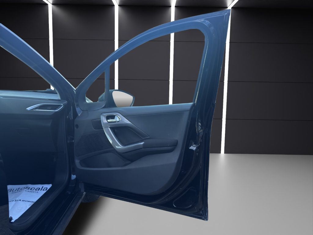 PEUGEOT 2008 1° serie BlueHDi 100 Active - 17