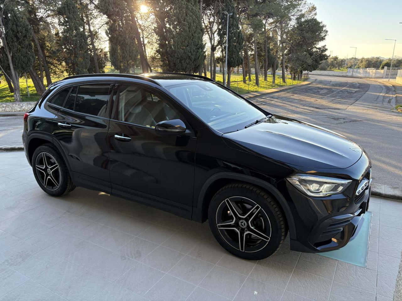 MERCEDES-BENZ GLA 200 d Automatic Premium Amg Pack Night - 3