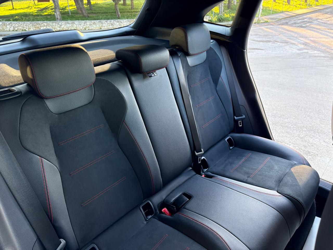 MERCEDES-BENZ GLA 200 d Automatic Premium Amg Pack Night - 23