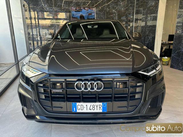 AUDI Q8 Dark gray pastel