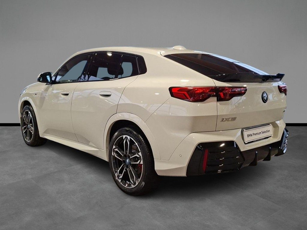 BMW iX2 eDrive 20 Msport Pro Aut. - 4