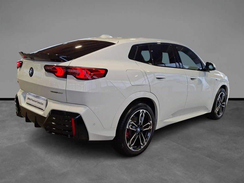 BMW iX2 eDrive 20 Msport Pro Aut. - 16