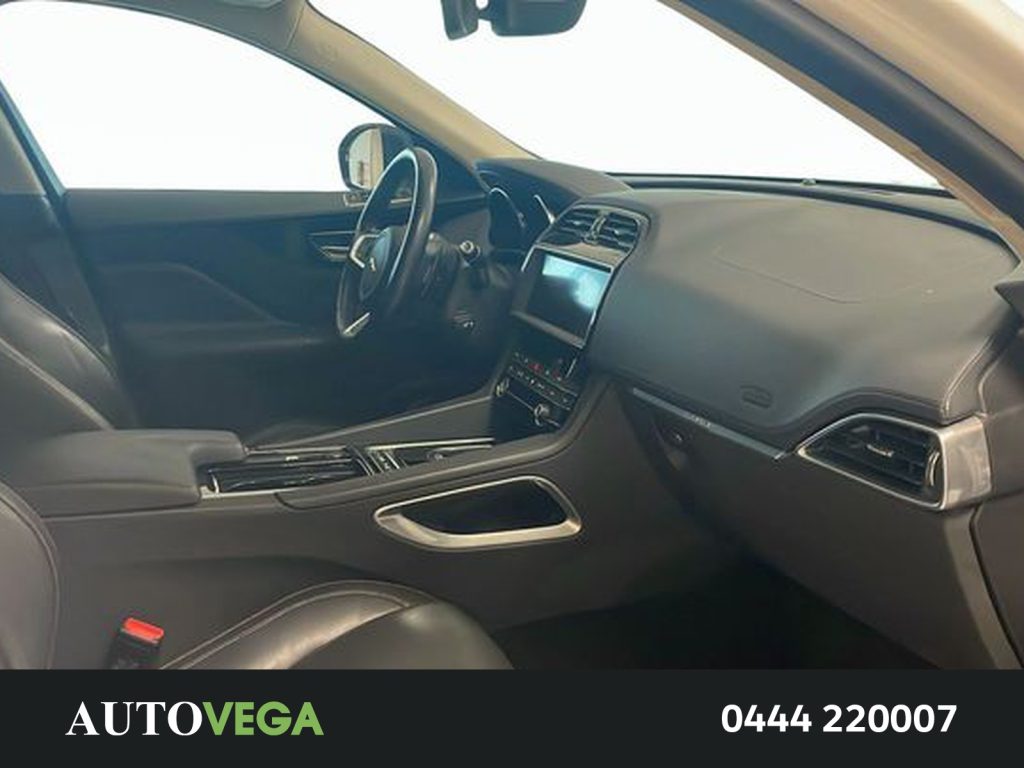 JAGUAR F-Pace 2.0d i4 chequered flag awd 180cv auto my20 - 6