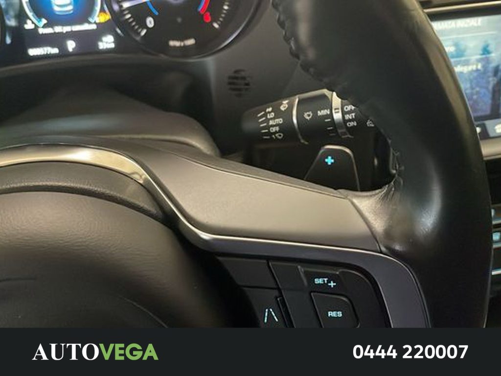 JAGUAR F-Pace 2.0d i4 chequered flag awd 180cv auto my20 - 13