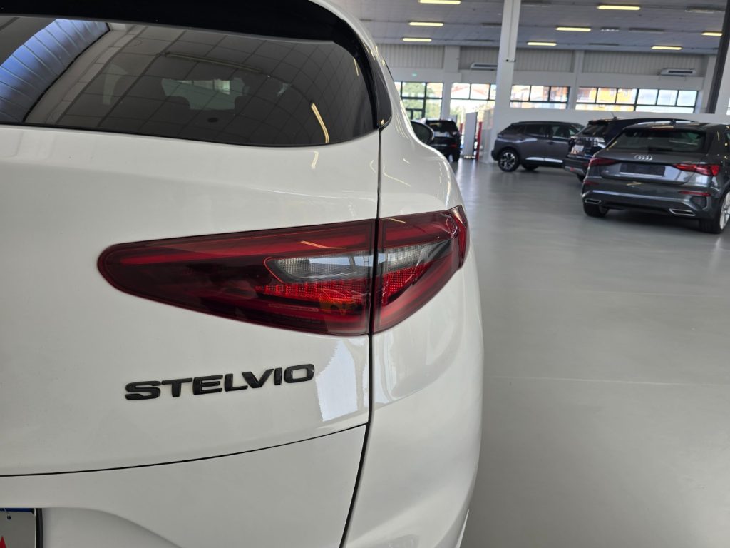 ALFA ROMEO Stelvio 2.2 Turbodiesel 210 CV AT8 Q4 Veloce - 28