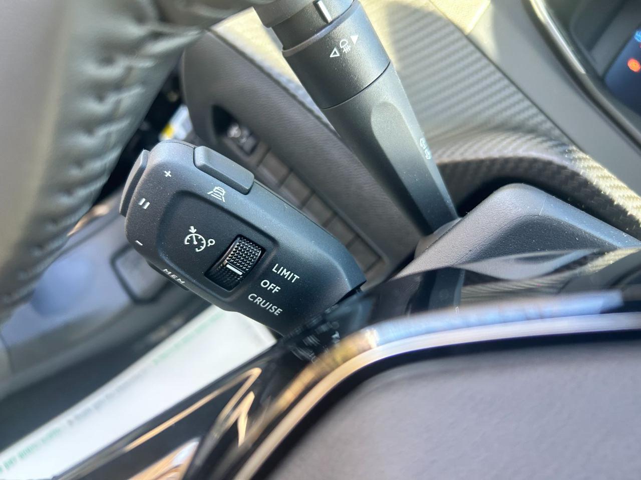 PEUGEOT 2008 PureTech 100 S&S Allure - 14