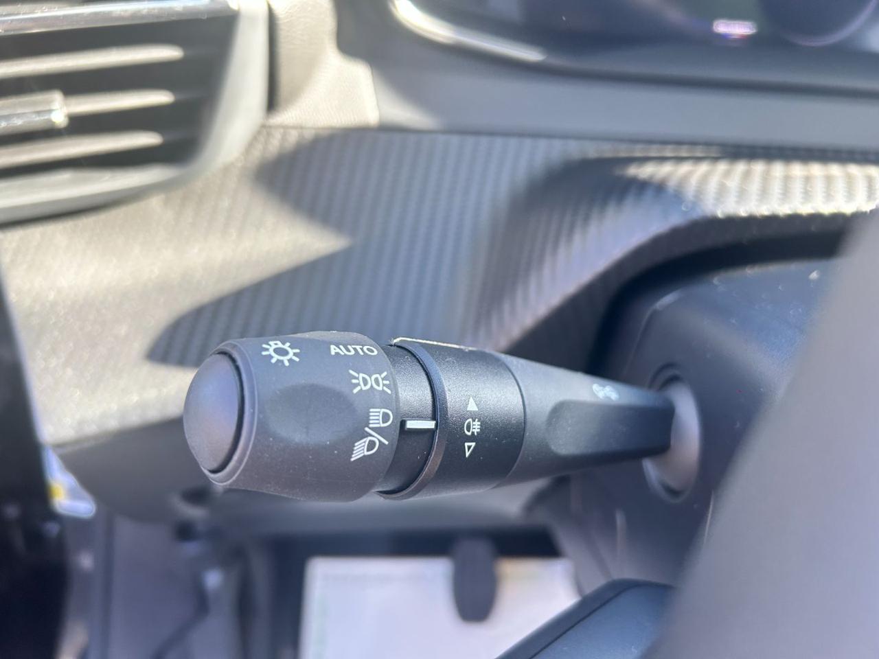 PEUGEOT 2008 PureTech 100 S&S Allure - 13