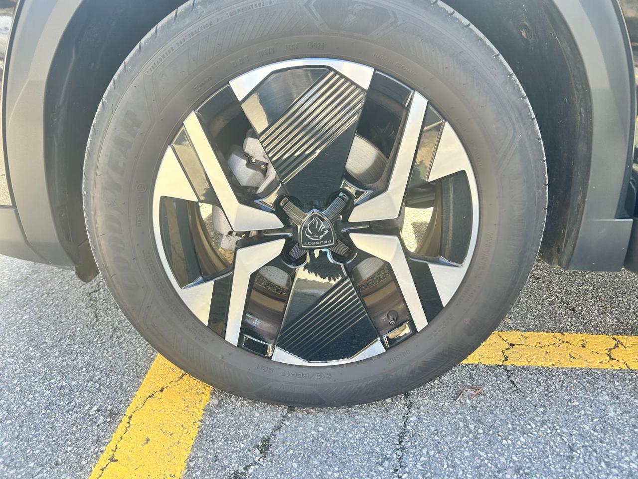 PEUGEOT 2008 PureTech 100 S&S Allure - 23