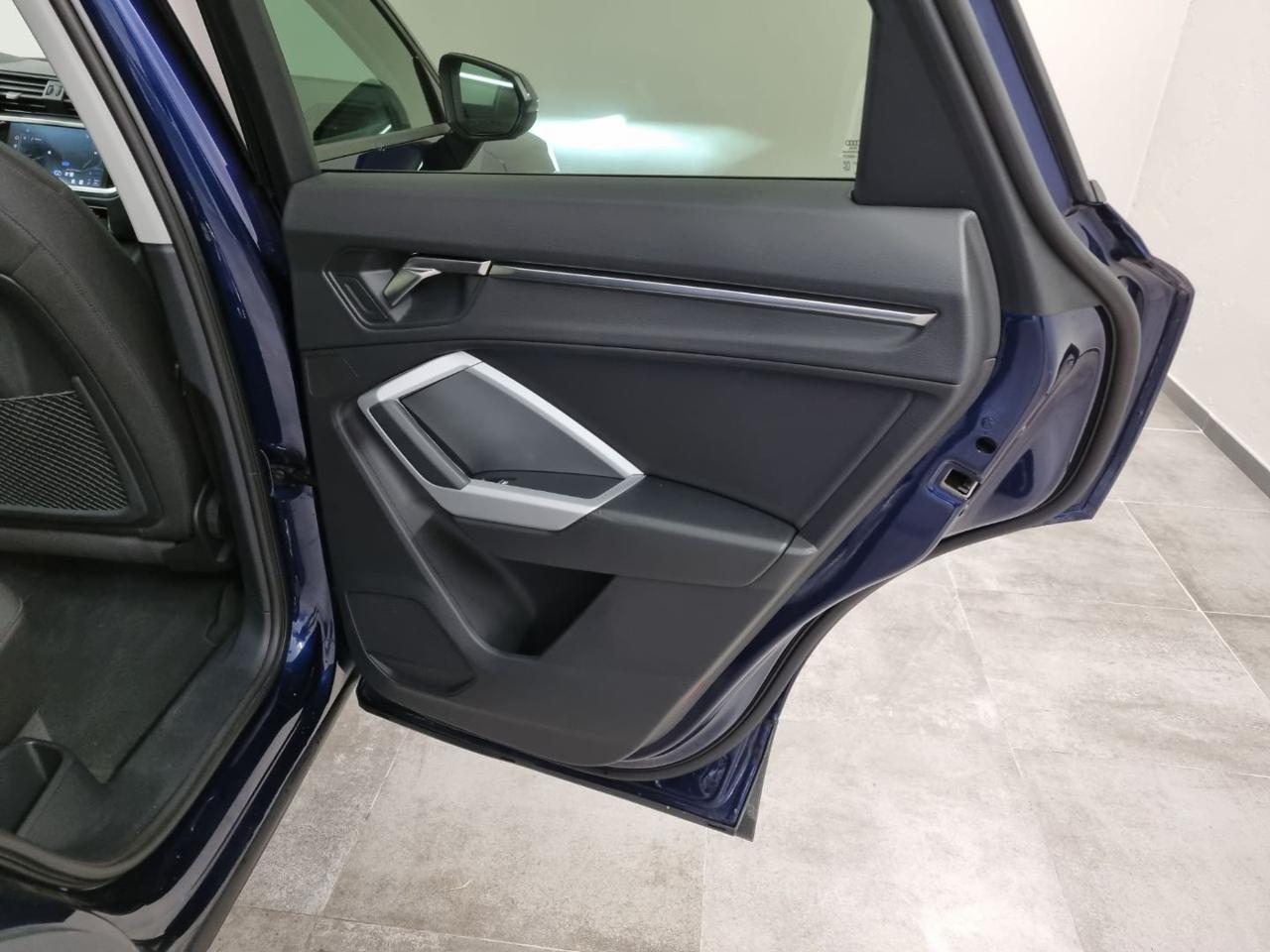 AUDI Q3 35 TDI S tronic - 23