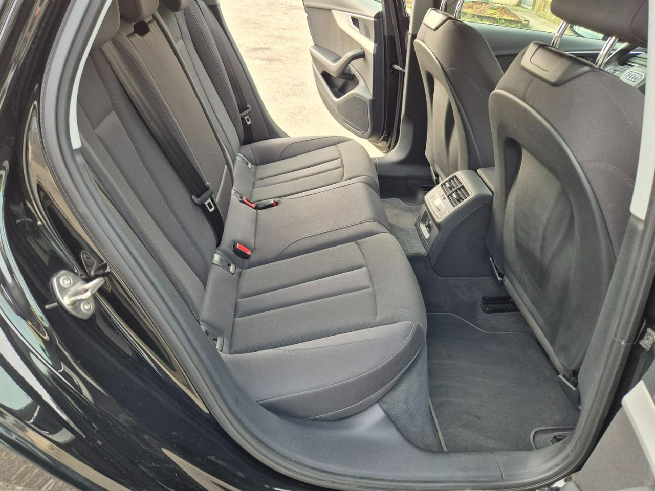 AUDI A4 Avant 35 TDI/163 CV S tronic S line edition - 14