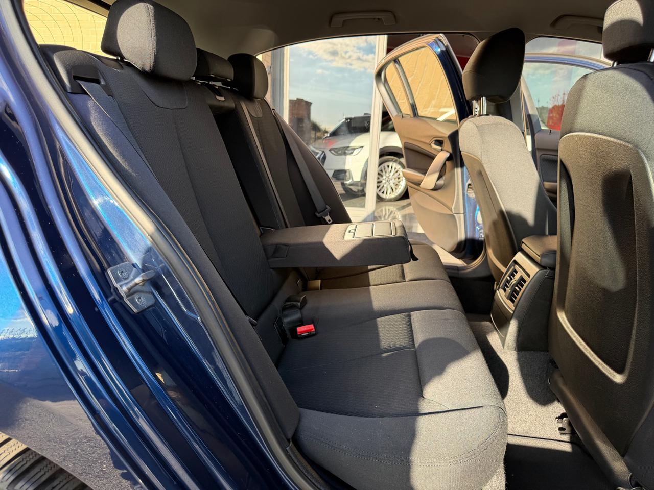 BMW 118 d 5p. Unique - 9