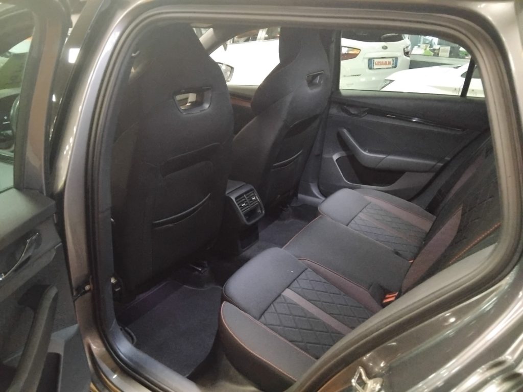 SKODA Octavia 1.4 TSI Plug-In Hybrid DSG Wagon RS - 9