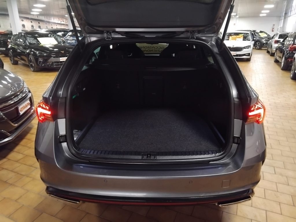 SKODA Octavia 1.4 TSI Plug-In Hybrid DSG Wagon RS - 11