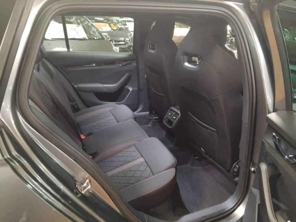 SKODA Octavia 1.4 TSI Plug-In Hybrid DSG Wagon RS - 12