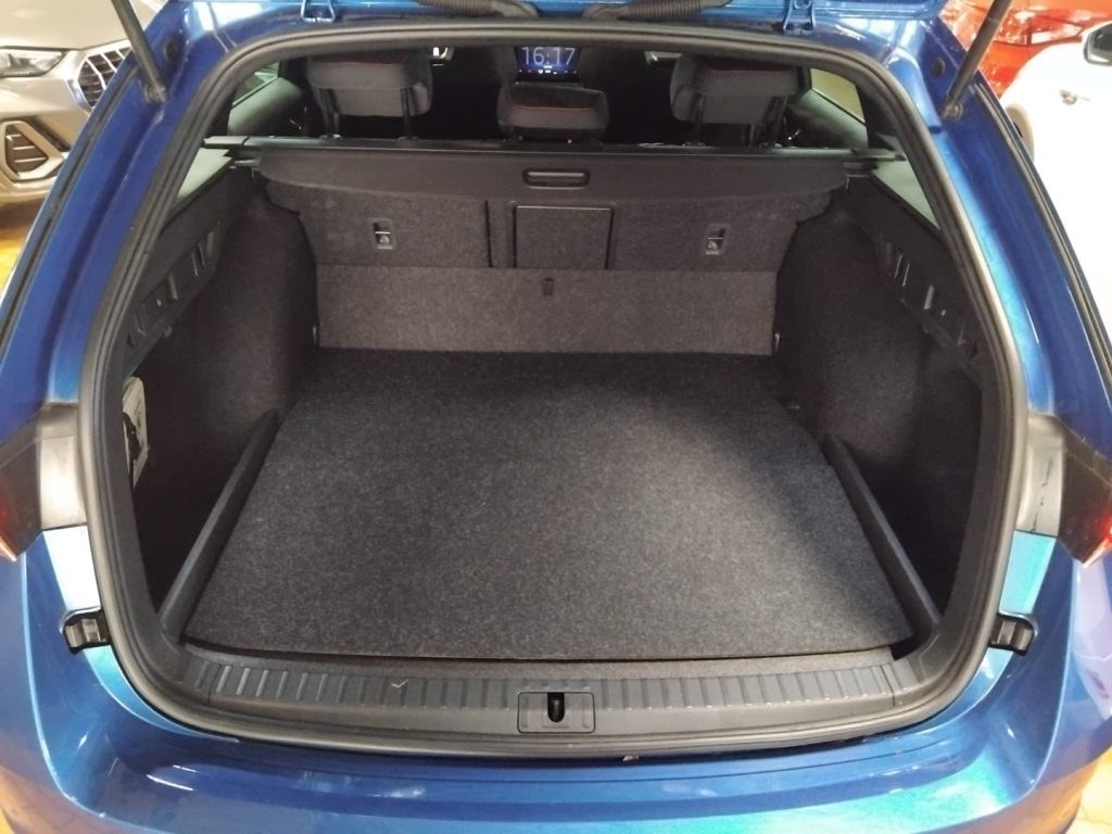 SKODA Octavia 1.4 TSI Plug-In Hybrid DSG Wagon RS MATRIX - 9