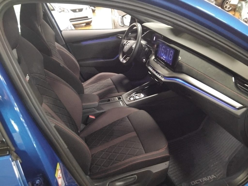 SKODA Octavia 1.4 TSI Plug-In Hybrid DSG Wagon RS MATRIX - 12