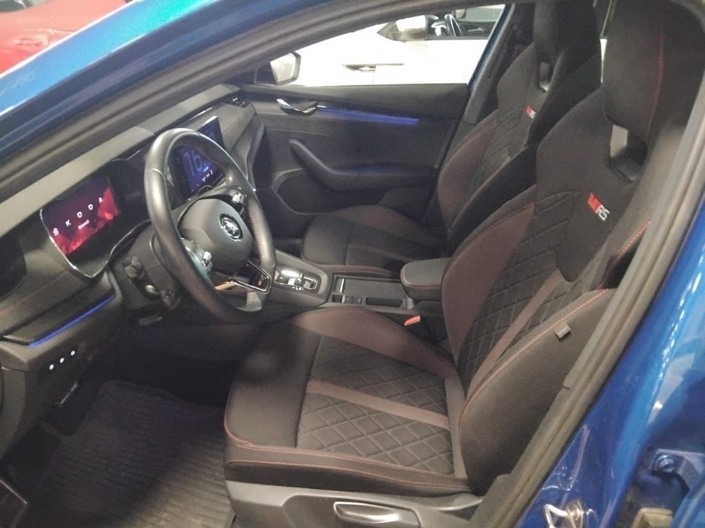 SKODA Octavia 1.4 TSI Plug-In Hybrid DSG Wagon RS MATRIX - 14