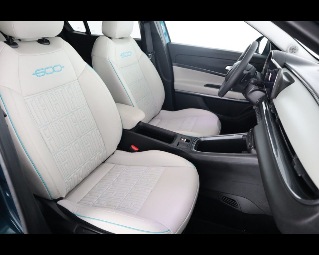 FIAT 600 1.2 hybrid La Prima 110cv auto - 17