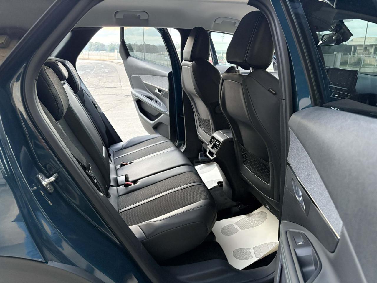 PEUGEOT 3008 1.5 BlueHDi 130 S&S Allure Pack C.AUTOMATICO - 11