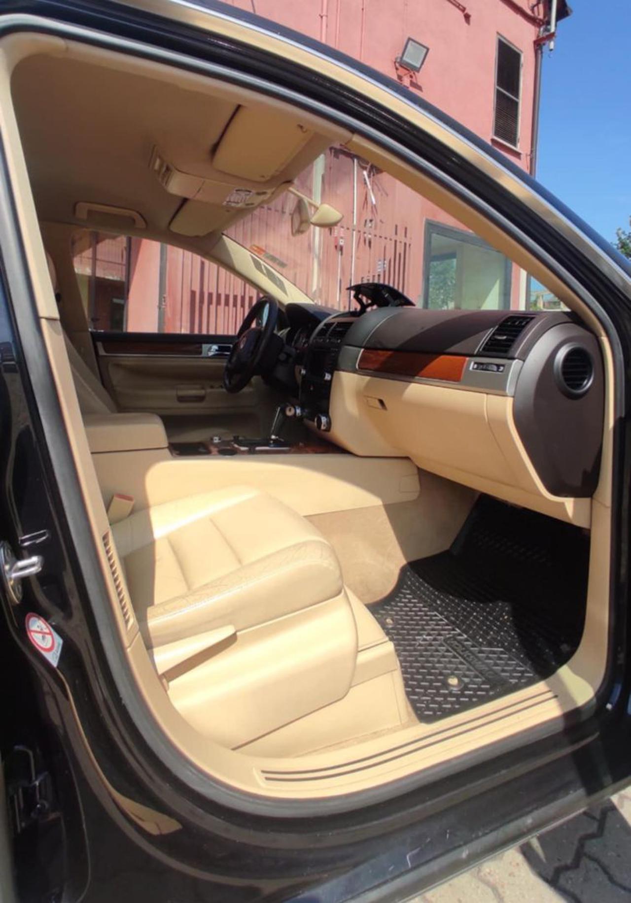 VOLKSWAGEN Touareg 3.0 TDI GANCIO TRAINO tiptronic Exclusive  V6 - 8