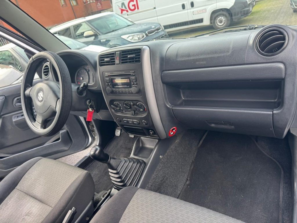 SUZUKI Jimny 1.3i 16V cat 4WD JLX - 10