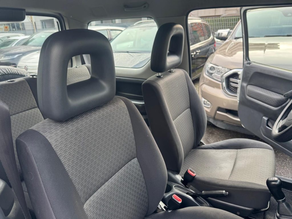 SUZUKI Jimny 1.3i 16V cat 4WD JLX - 11