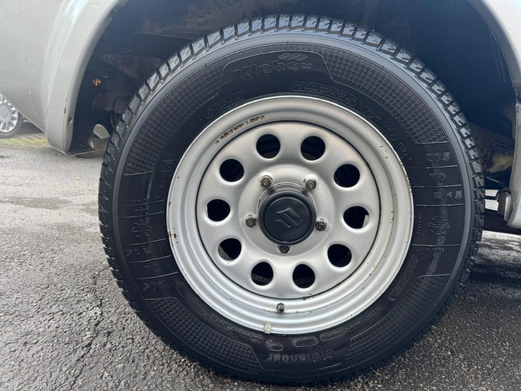 SUZUKI Jimny 1.3i 16V cat 4WD JLX - 16