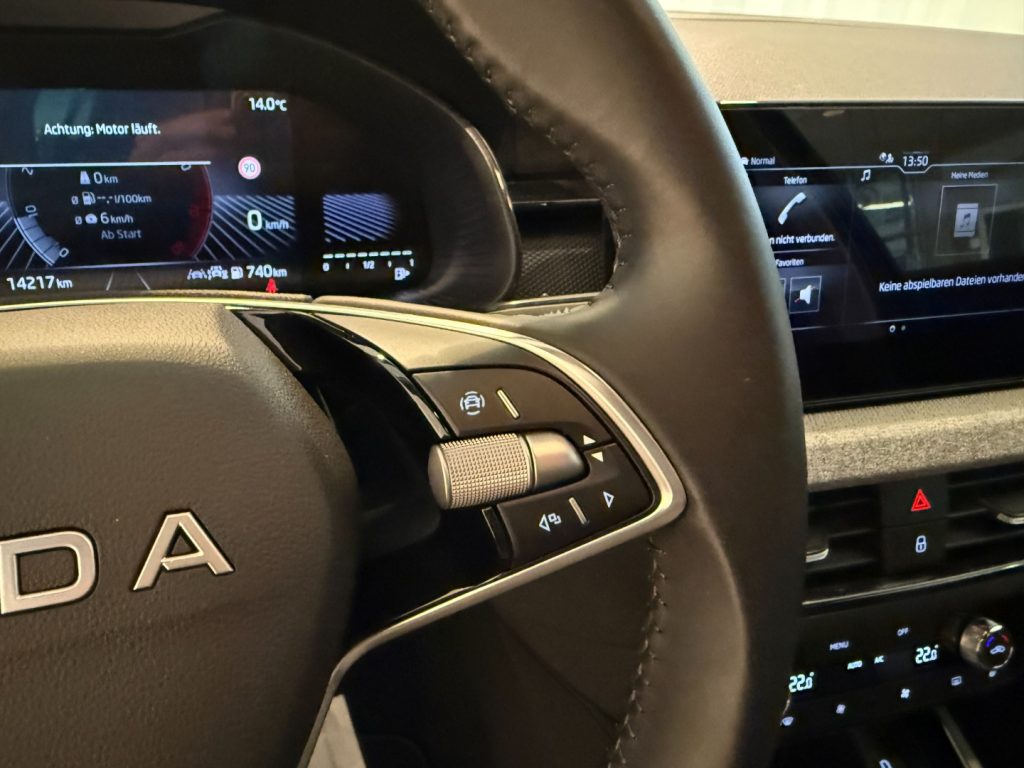 SKODA Kamiq 1.0 TSI Black Dots Camera LED DAB+ Keyless - 11