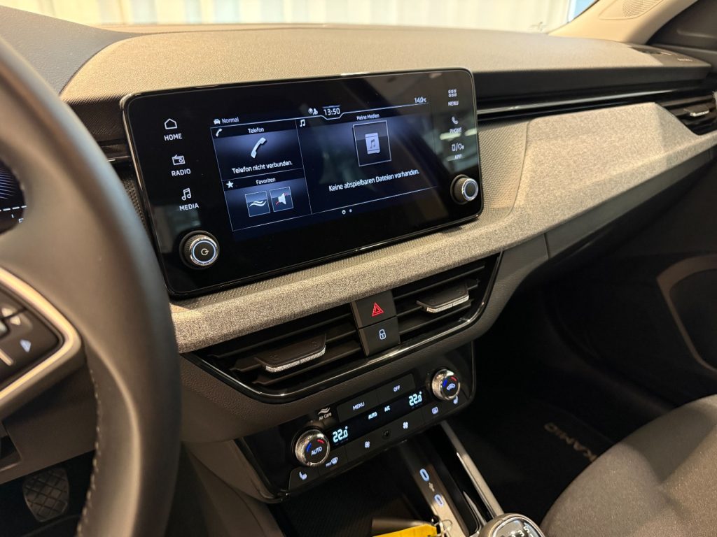 SKODA Kamiq 1.0 TSI Black Dots Camera LED DAB+ Keyless - 12