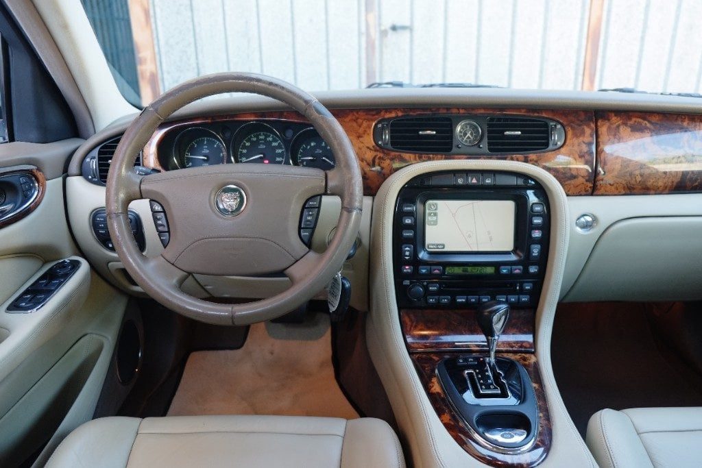 JAGUAR XJ 2.7 D V6 cat Executive - 13