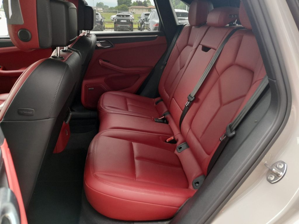 PORSCHE Macan 2.0 - 25