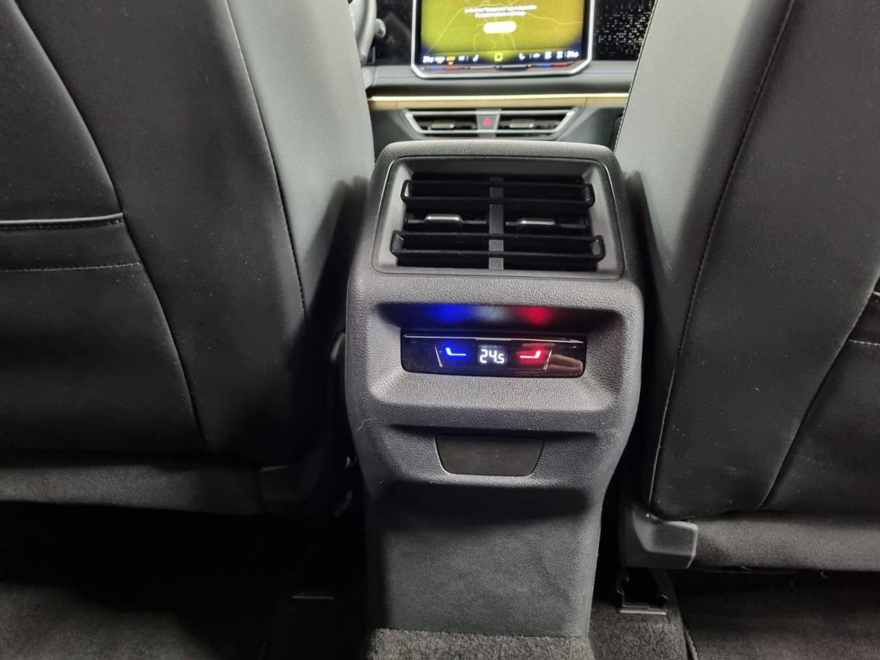 VOLKSWAGEN Tiguan 2.0 TDI 150 CV DSG R-Line - 17