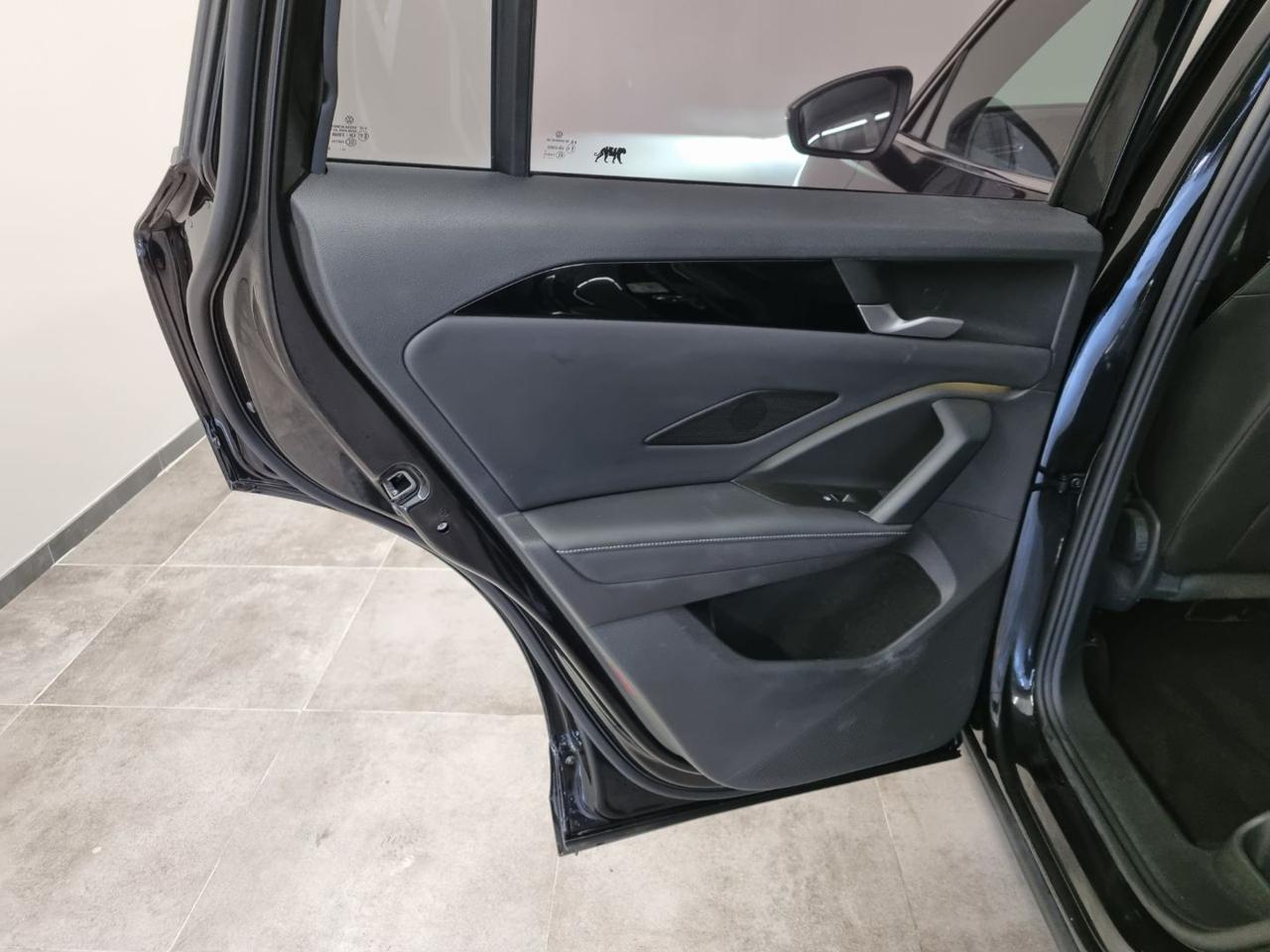 VOLKSWAGEN Tiguan 2.0 TDI 150 CV DSG R-Line - 27