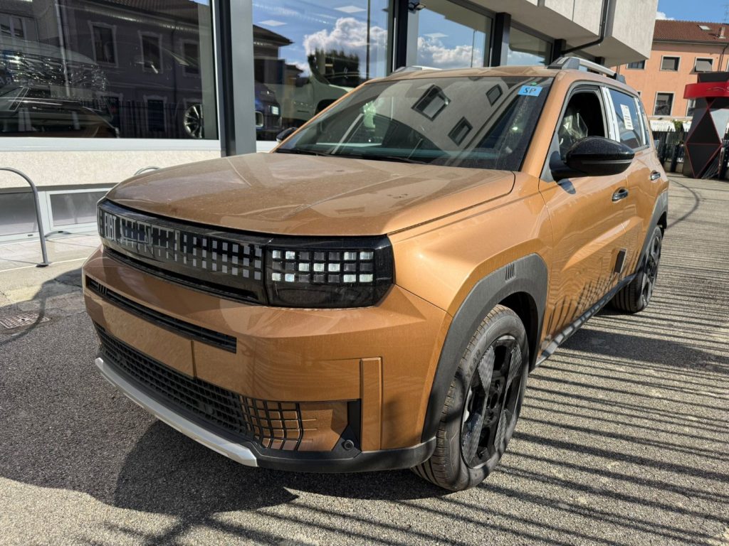 FIAT Grande Panda 1.2 Hybrid S&S La Prima - 2