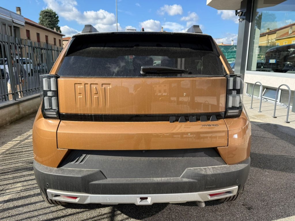 FIAT Grande Panda 1.2 Hybrid S&S La Prima - 4