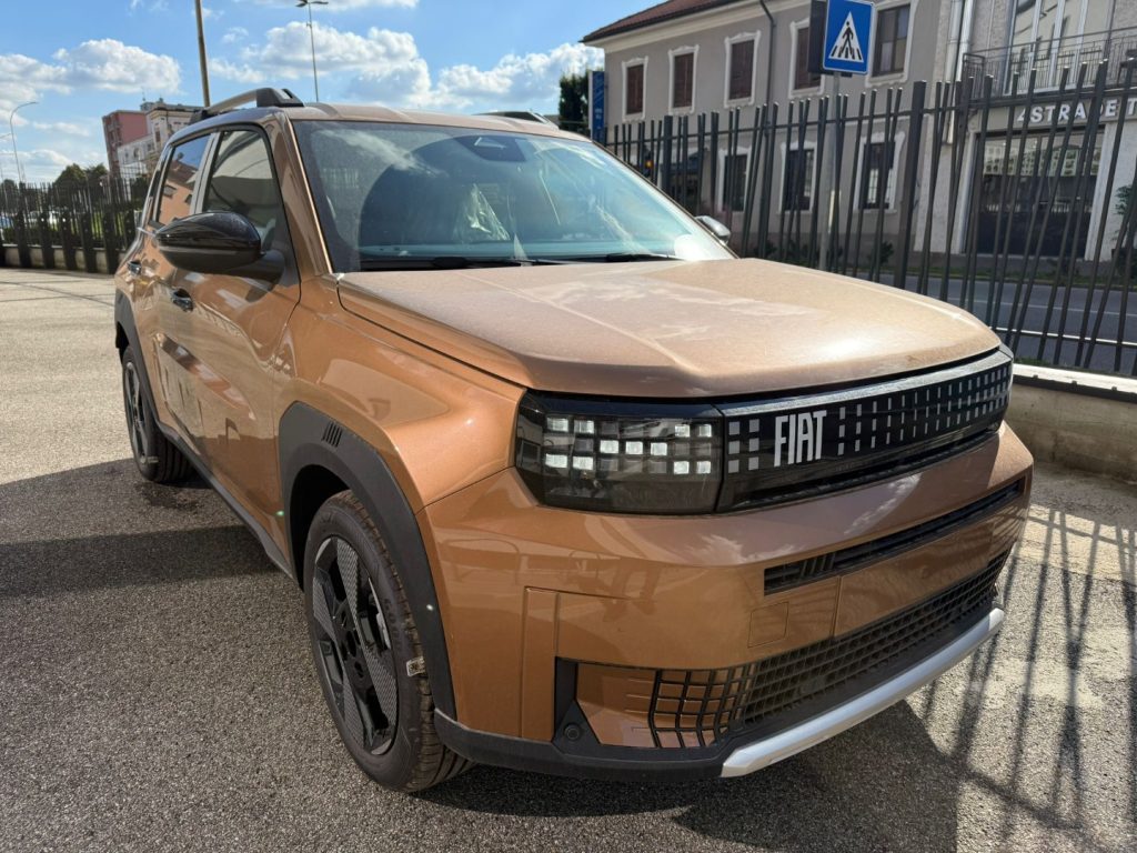 FIAT Grande Panda 1.2 Hybrid S&S La Prima - 6
