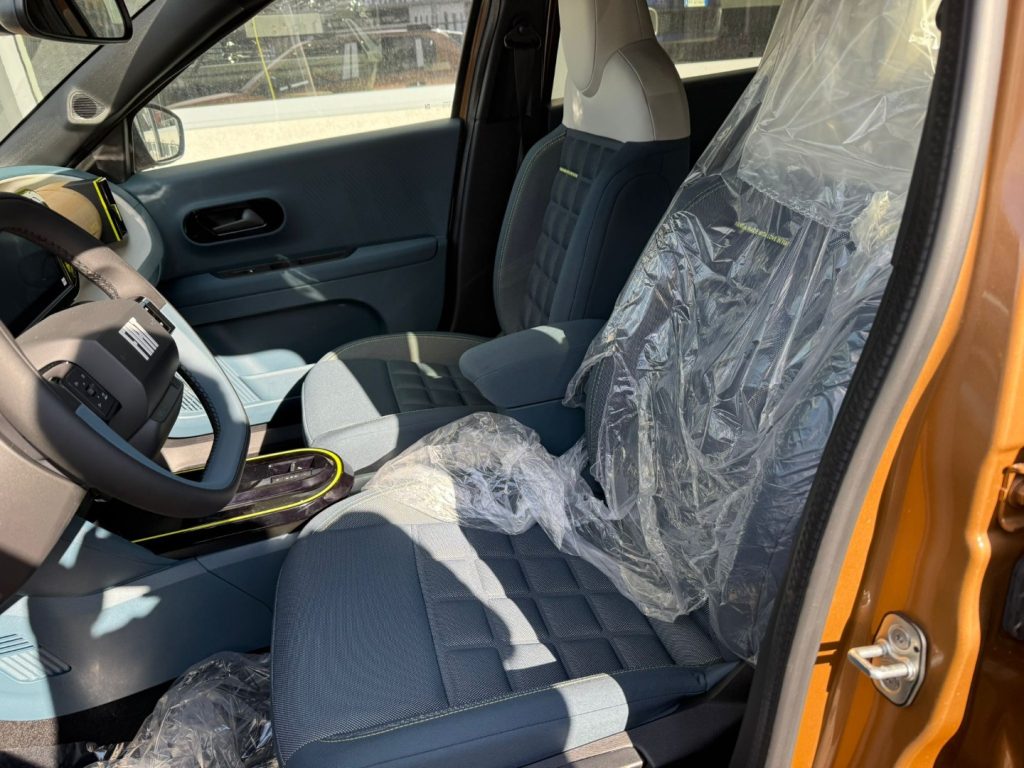 FIAT Grande Panda 1.2 Hybrid S&S La Prima - 11