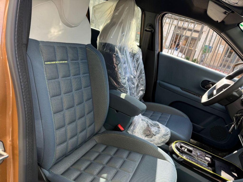 FIAT Grande Panda 1.2 Hybrid S&S La Prima - 12