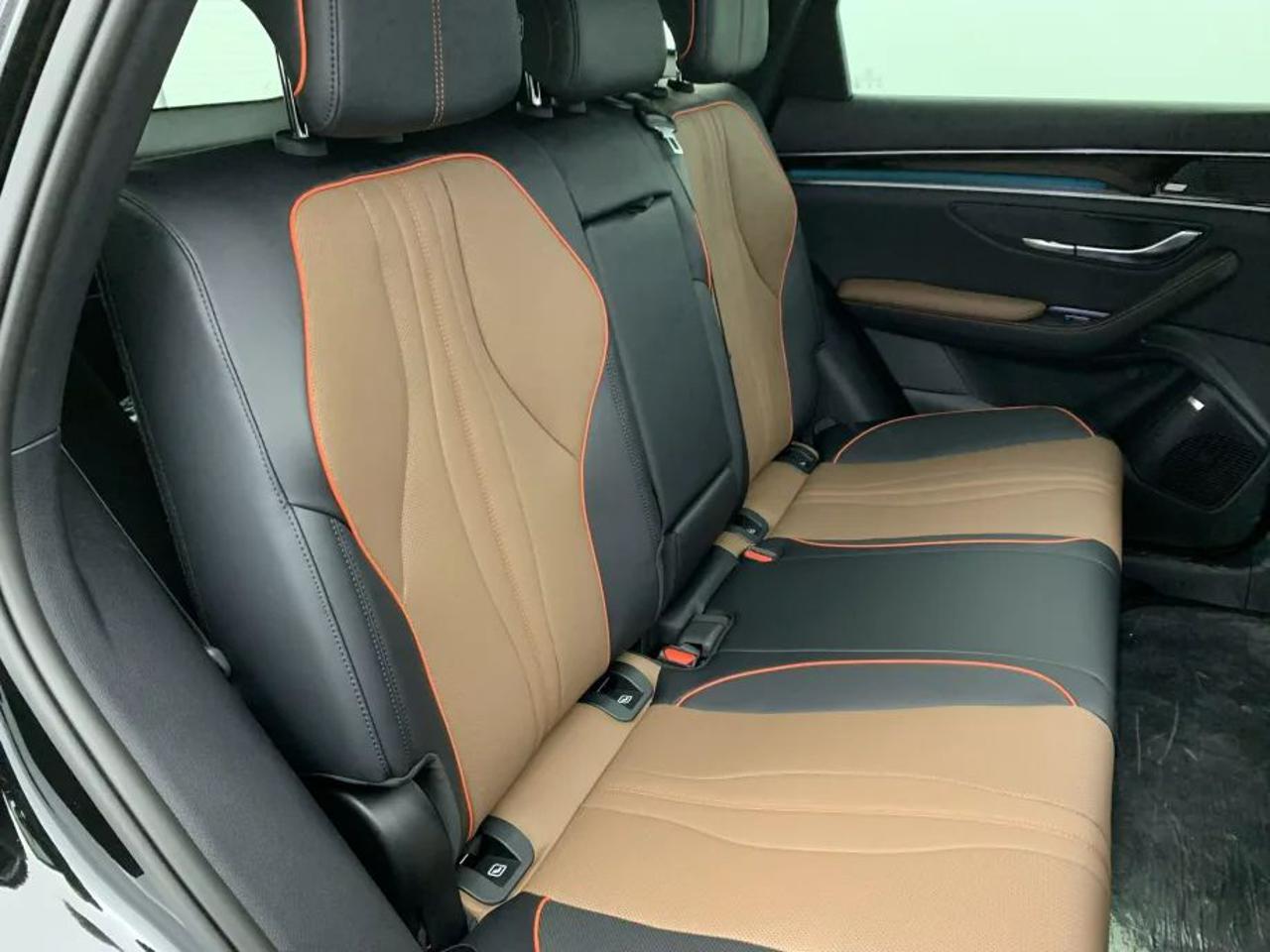 BYD Seal U DM-i 1.5 218 CV PHEV Comfort - 13