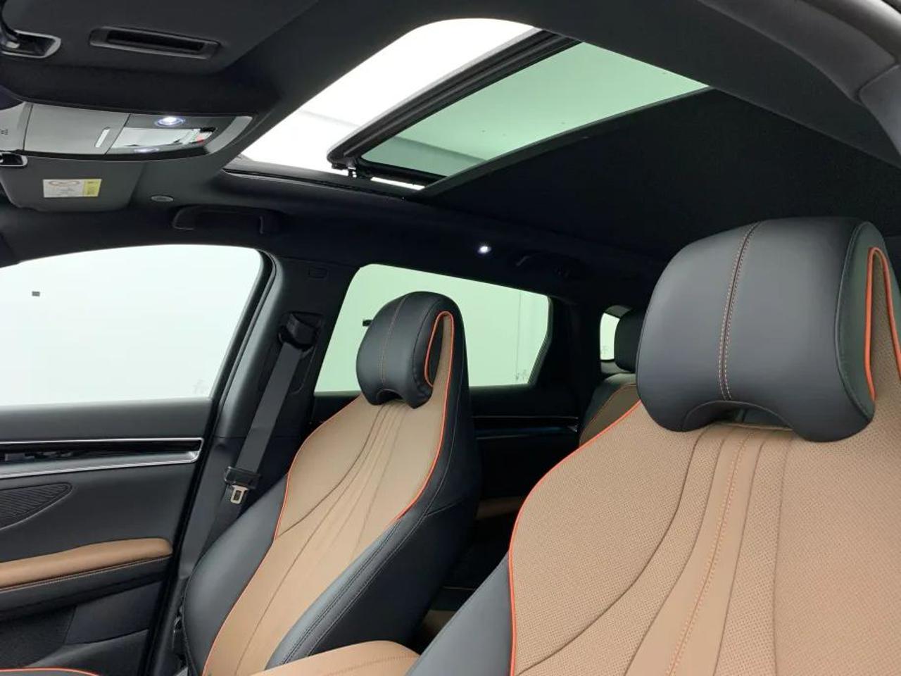 BYD Seal U DM-i 1.5 218 CV PHEV Comfort - 11