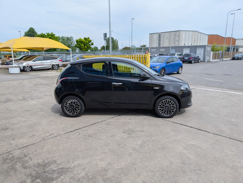 LANCIA Ypsilon 1.0 FireFly 5p S&S Hybrid Platino OK NEOPATENTATI - 4