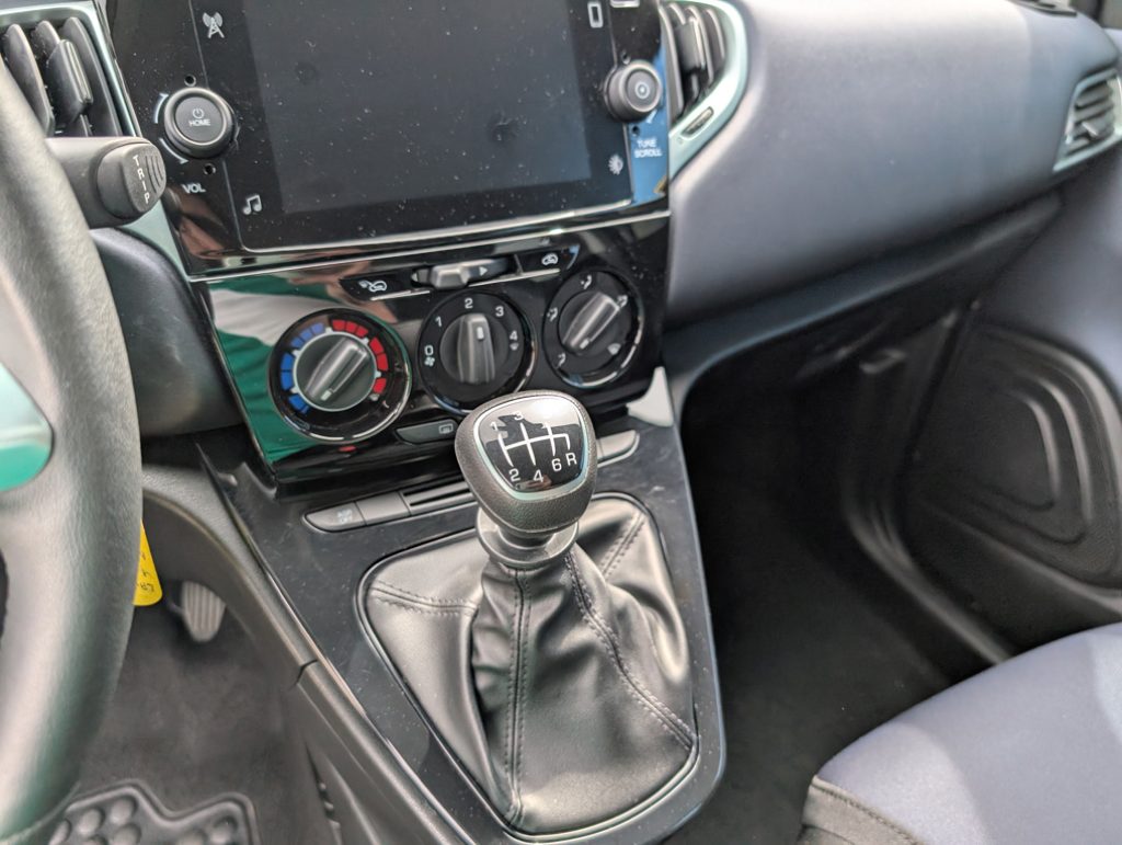 LANCIA Ypsilon 1.0 FireFly 5p S&S Hybrid Platino OK NEOPATENTATI - 29