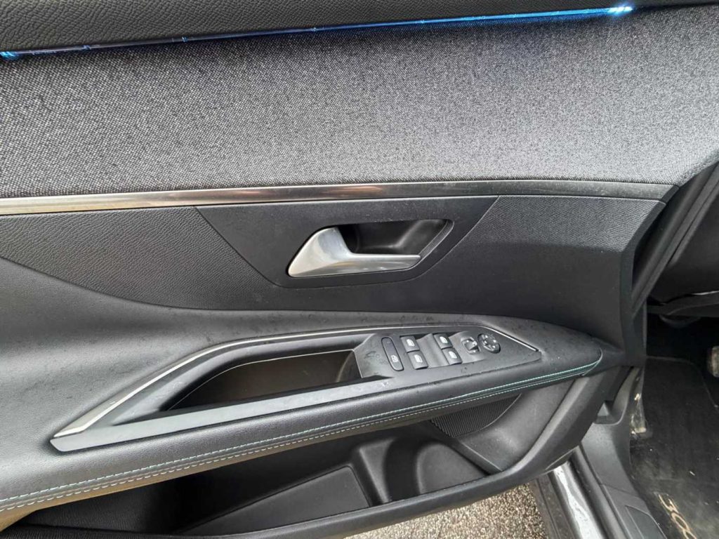 PEUGEOT 3008 BlueHDi 130 S&S EAT8 Allure - 13