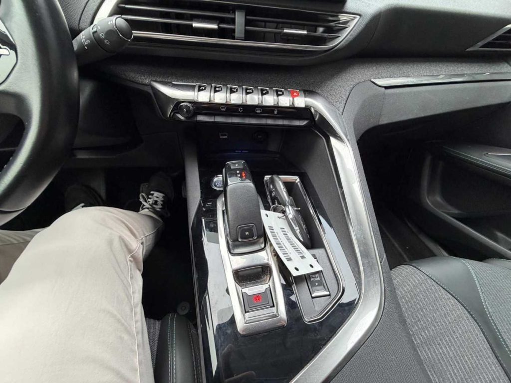 PEUGEOT 3008 BlueHDi 130 S&S EAT8 Allure - 16