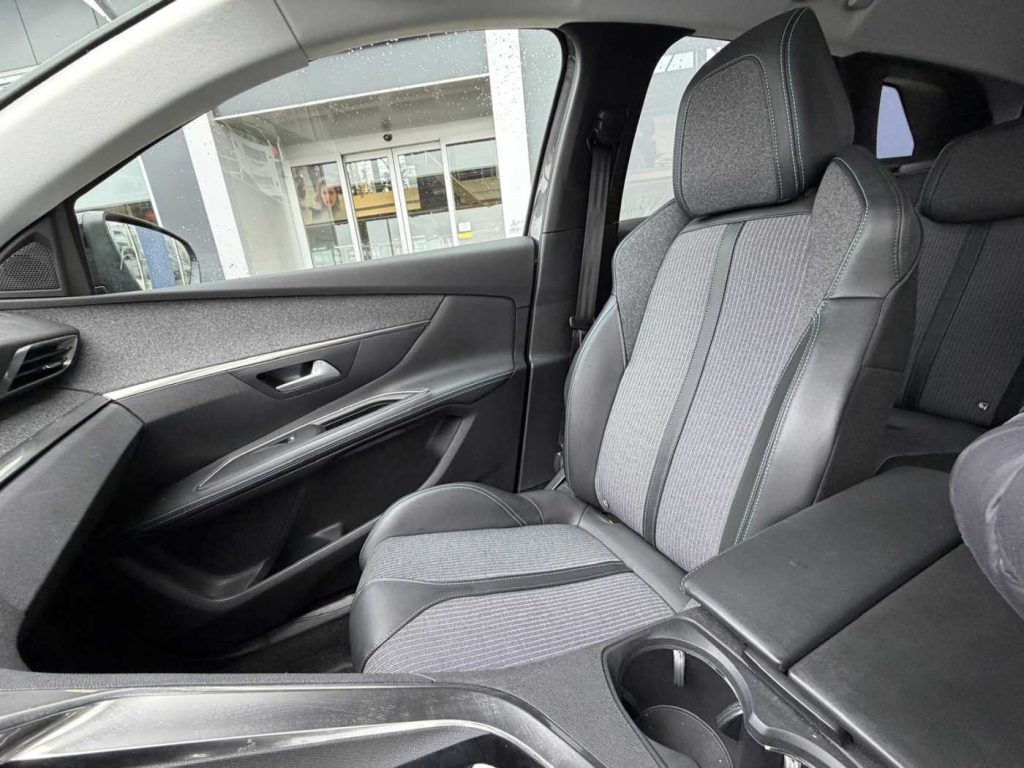 PEUGEOT 3008 BlueHDi 130 S&S EAT8 Allure - 19