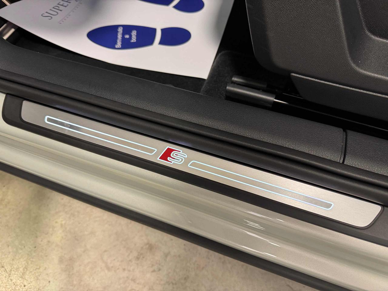 AUDI Q2 30 TDI S line Interiors Km 2067 - 11