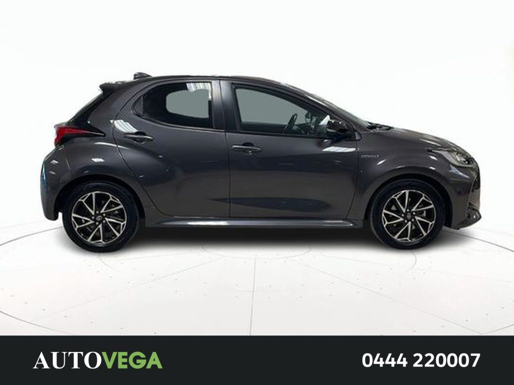 TOYOTA Yaris 1.5h lounge - 3