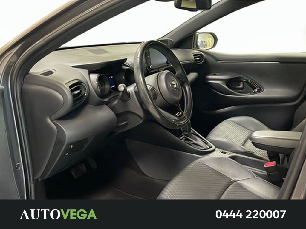 TOYOTA Yaris 1.5h lounge - 7