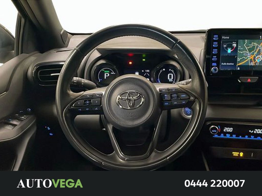 TOYOTA Yaris 1.5h lounge - 9