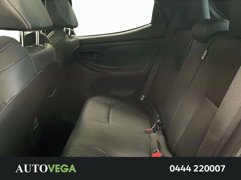 TOYOTA Yaris 1.5h lounge - 13